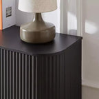 JVNOXK 64 Buffet à motif ondulé, Meuble TV en bois et buffet de rangement à rayures verticales pour salon, cuisine et entrée, Noir