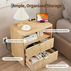 Table de chevet cannelée en chêne naturel, 58 cm incurvée avec station de charge et tiroirs de rangement pour chambre et salon