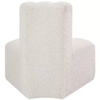 Chaise d'angle inversé en tissu bouclé Arc Meridian Furniture