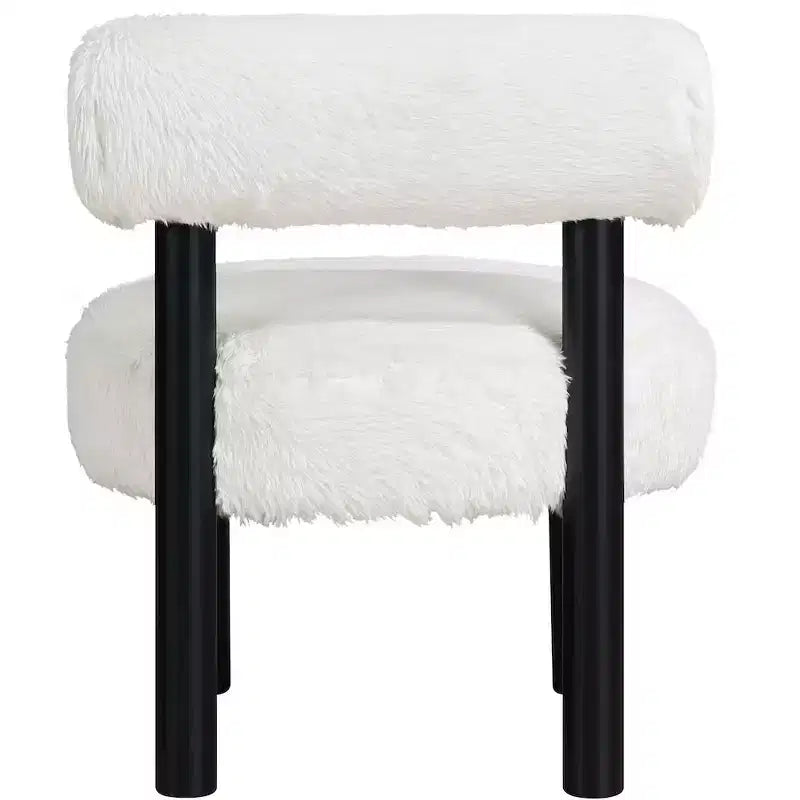 Chaise Ambre en Tissu Shearing Végan de Meridian Furniture