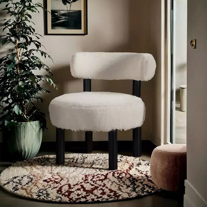 Chaise Ambre en Tissu Shearing Végan de Meridian Furniture