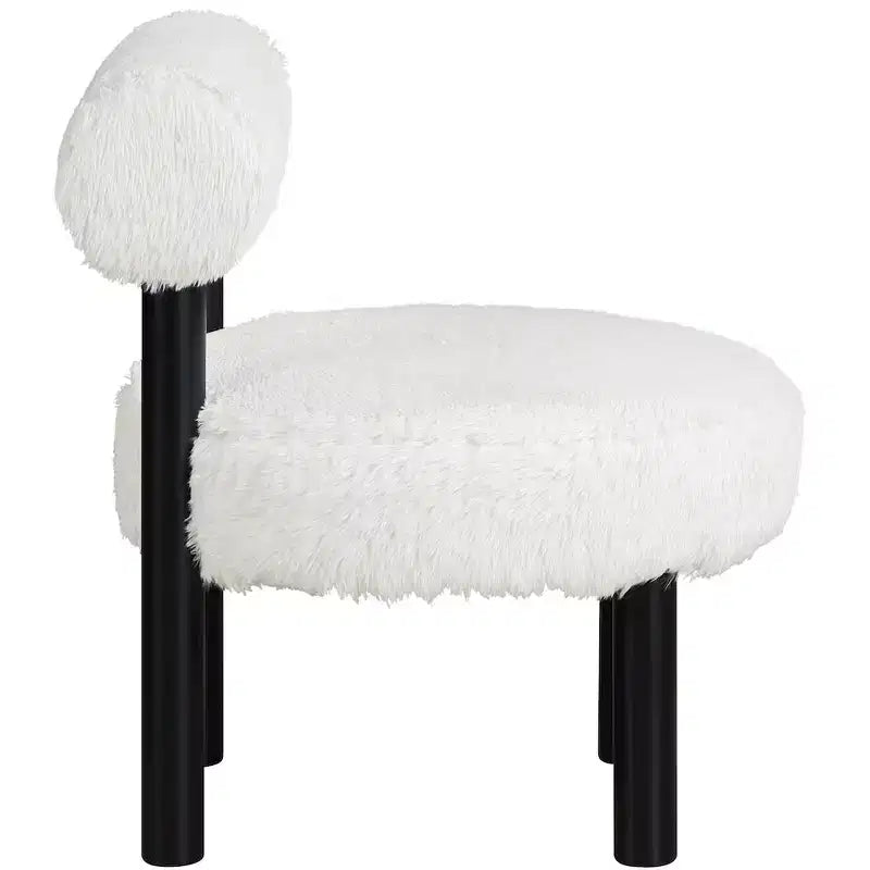 Chaise Ambre en Tissu Shearing Végan de Meridian Furniture