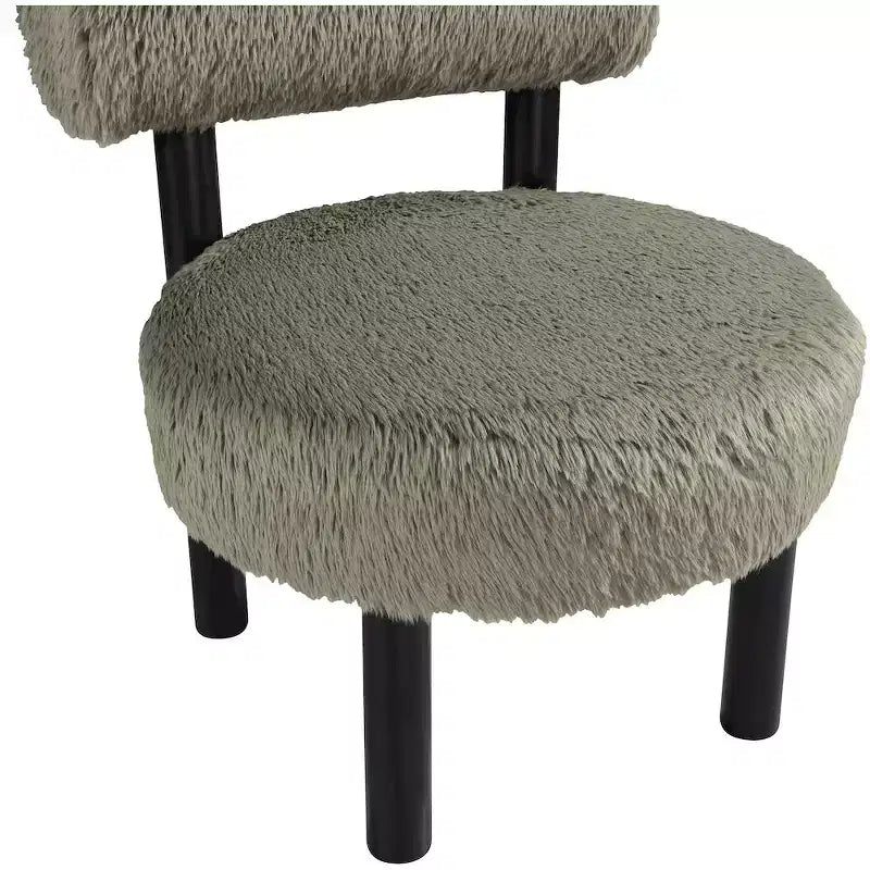 Chaise Ambre en Tissu Shearing Végan de Meridian Furniture