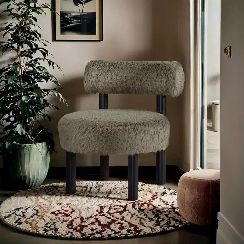 Chaise Ambre en Tissu Shearing Végan de Meridian Furniture