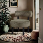 Chaise Ambre en Tissu Shearing Végan de Meridian Furniture