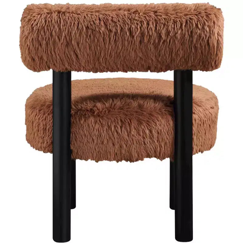 Chaise Ambre en Tissu Shearing Végan de Meridian Furniture