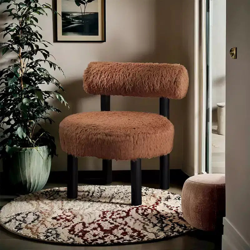 Chaise Ambre en Tissu Shearing Végan de Meridian Furniture