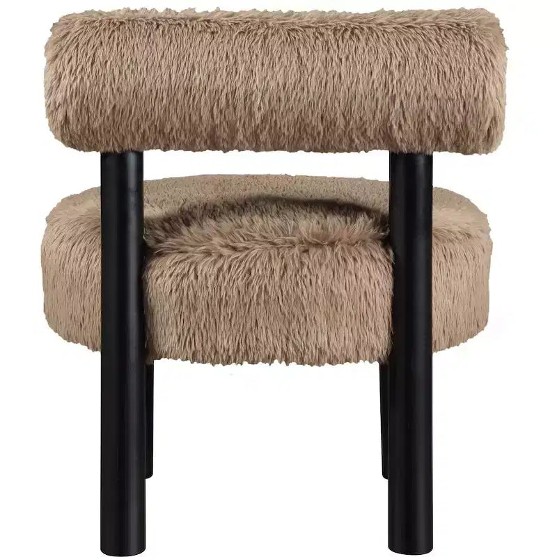 Chaise Ambre en Tissu Shearing Végan de Meridian Furniture