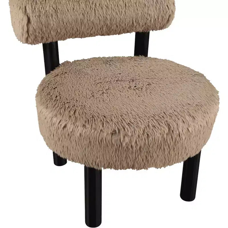 Chaise Ambre en Tissu Shearing Végan de Meridian Furniture