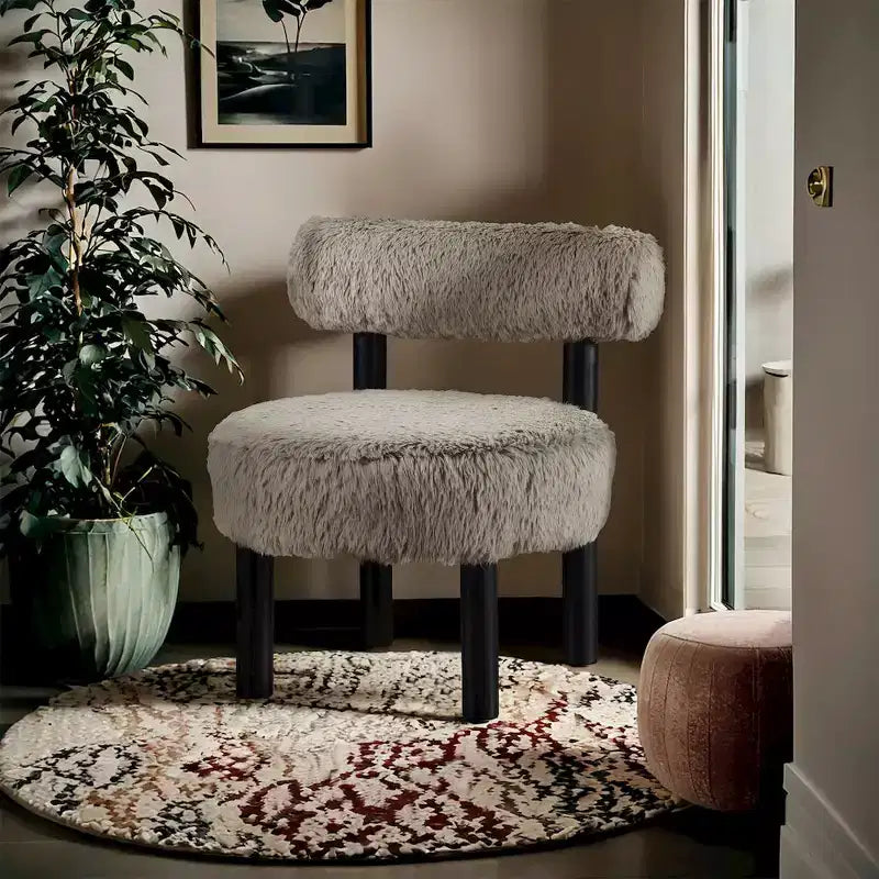 Chaise Ambre en Tissu Shearing Végan de Meridian Furniture