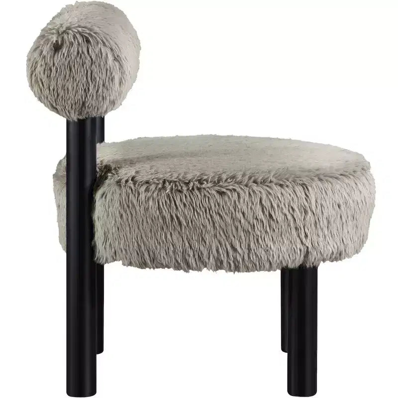 Chaise Ambre en Tissu Shearing Végan de Meridian Furniture