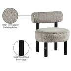 Chaise Ambre en Tissu Shearing Végan de Meridian Furniture
