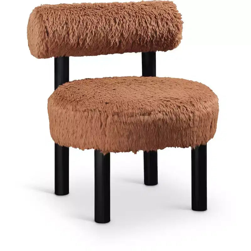 Chaise Ambre en Tissu Shearing Végan de Meridian Furniture