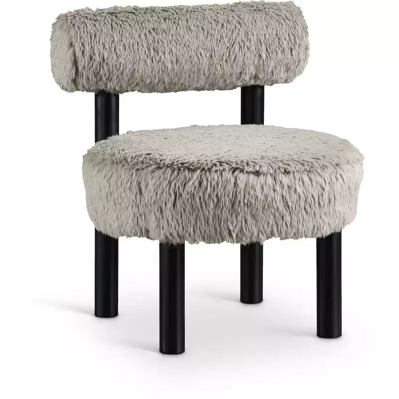 Chaise Ambre en Tissu Shearing Végan de Meridian Furniture