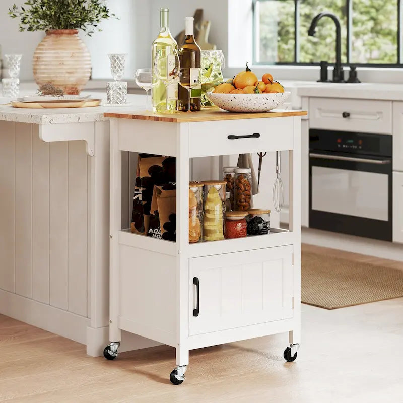 Petit îlot de cuisine sur roulettes avec porte de grange