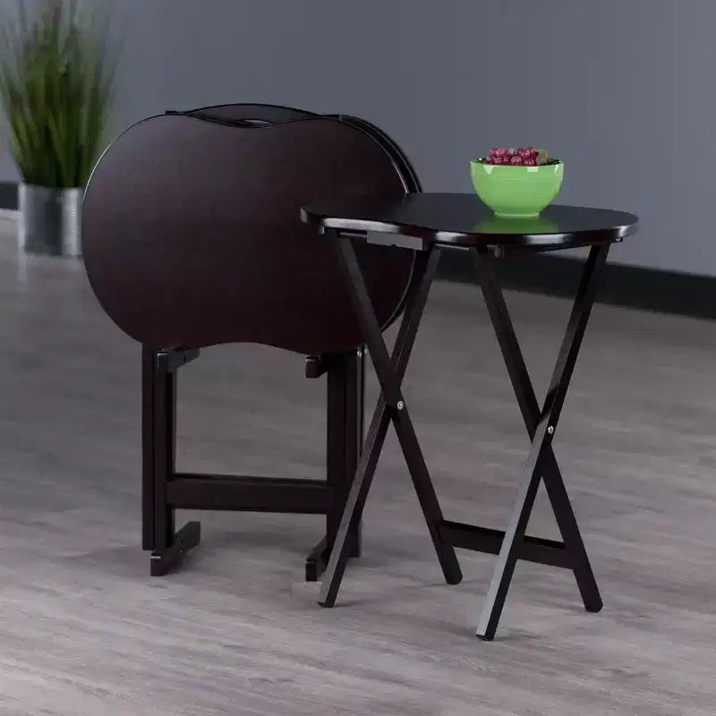 Ensemble de 5 tables pliantes en bois massif Skippy TV Espresso de Winsome avec support