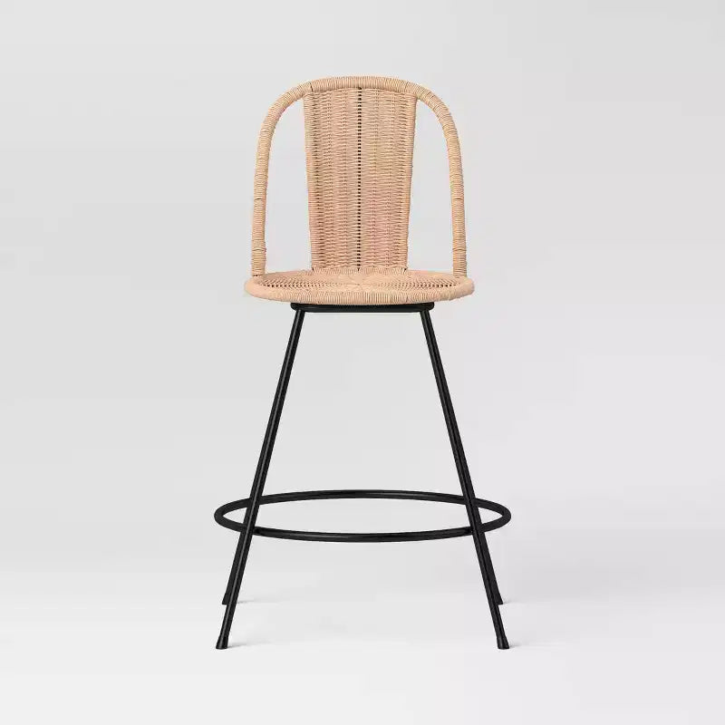 Tabouret de bar de comptoir en rotin à dossier arrondi olivine de 24 po avec pieds en métal et repose-pieds naturel - Threshold™