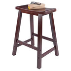 Tabouret de bar 24" en bois massif/noyer, modèle Saddle Seat - Winsome