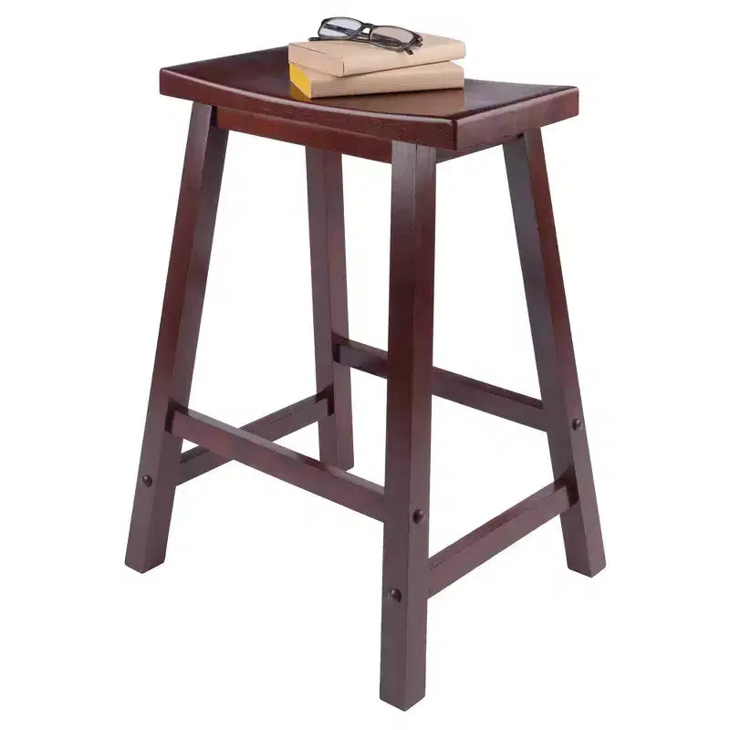 Tabouret de bar 24" en bois massif/noyer, modèle Saddle Seat - Winsome