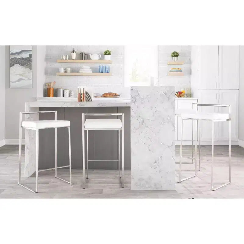 Lot de 3 tabourets de bar à hauteur de comptoir empilables LumiSource Fuji, acier inoxydable/PU blanc