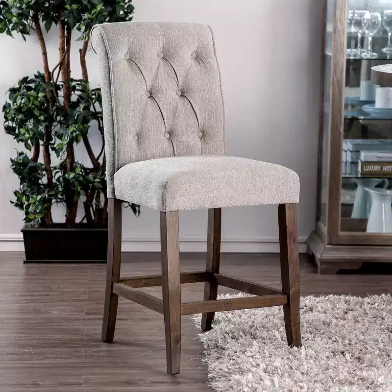Lot de 2 tabourets de bar à hauteur de comptoir Bouton tufté Beige/Chêne rustique – HOMES: Inside + Out: Rembourré, Pieds en bois, Assise fixe