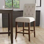 Lot de 2 tabourets de bar à hauteur de comptoir Bouton tufté Beige/Chêne rustique – HOMES: Inside + Out: Rembourré, Pieds en bois, Assise fixe