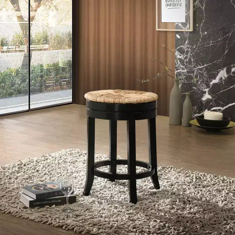Tabouret de bar pivotant 24" Leif Rush Seat de Carolina Living, noir : Bois massif, siège en jonc tressé, sans accoudoirs