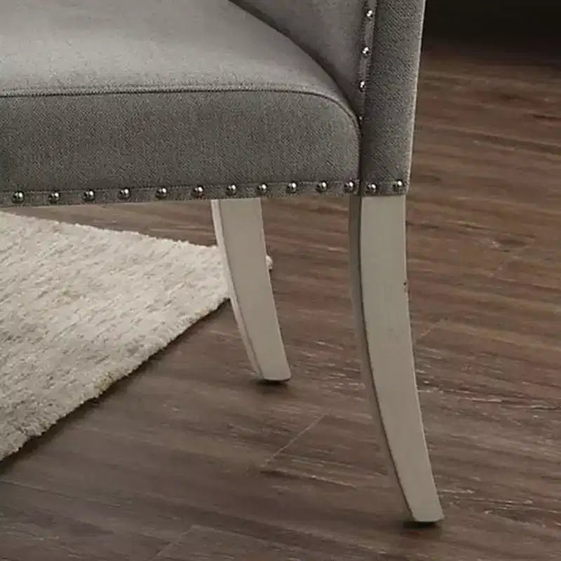Lot de 2 chaises d'appoint de transition Ramond : cloutées, capitonnées, pieds en bois - HOMES: Inside + Out