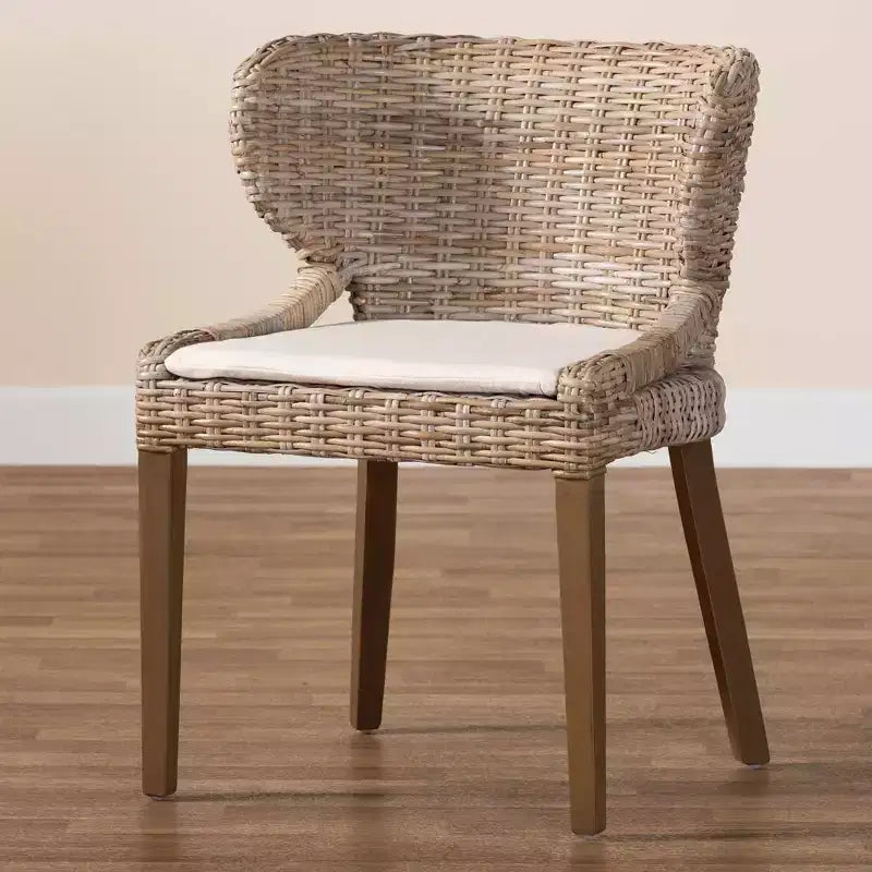 bali & pari Niesha Chaise de salle à manger en rotin naturel et bois d'acajou Kubu Gris/Taupe Rustique
