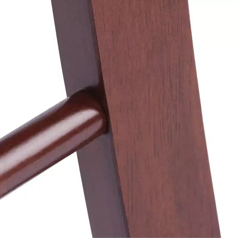 Lot de 2 chaises Renaissance à trou de serrure en noyer - Winsome : Bois dur, dossier haut, non rembourré