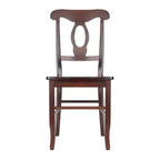 Lot de 2 chaises Renaissance à trou de serrure en noyer - Winsome : Bois dur, dossier haut, non rembourré