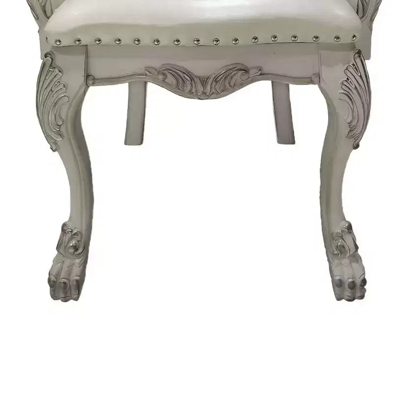 Chaise de salle à manger Dresde 25,75 po en cuir synthétique et finition blanc cassé - Acme Furniture : Accoudoir capitonné élégant, structure en bois, aucun assemblage requis