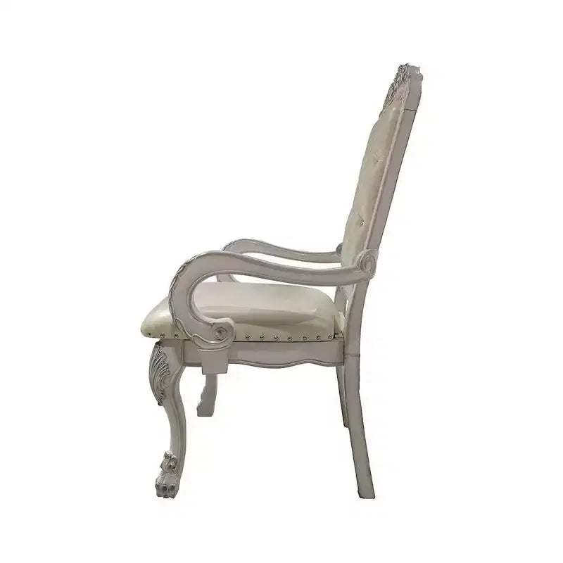 Chaise de salle à manger Dresde 25,75 po en cuir synthétique et finition blanc cassé - Acme Furniture : Accoudoir capitonné élégant, structure en bois, aucun assemblage requis