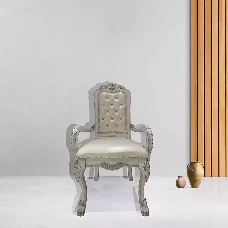 Chaise de salle à manger Dresde 25,75 po en cuir synthétique et finition blanc cassé - Acme Furniture : Accoudoir capitonné élégant, structure en bois, aucun assemblage requis