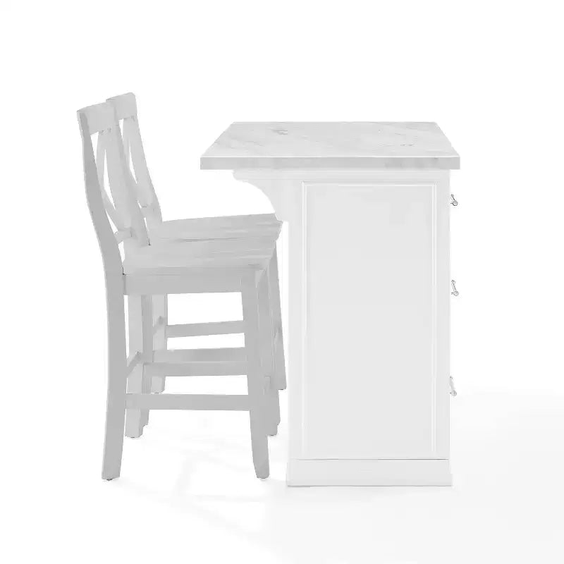 Îlot de cuisine Crosley Cutler 42 po avec plateau en faux marbre et tabourets à dossier en X Blanc/Gris : Moulure perlée, armoire de rangement, placage en bois