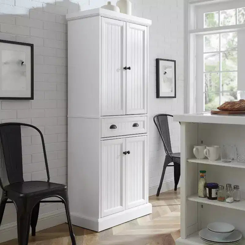Meuble de rangement blanc Shoreline - Crosley : Étagères réglables, Rangement, Structure en MDF, 4 Portes, 1 Tiroir, 5 Étagères, Meuble de cuisine