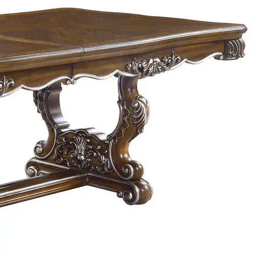 Table à manger Latisha 114" finition chêne antique - Acme Furniture : bordure argentée, détails floraux sur les pieds, base en résine