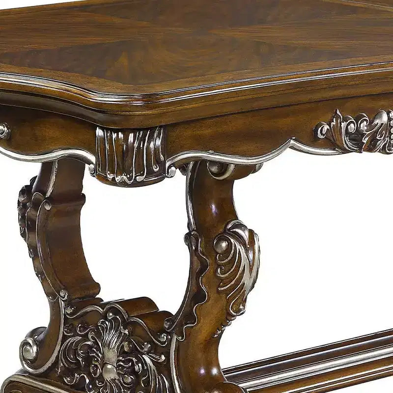 Table à manger Latisha 114" finition chêne antique - Acme Furniture : bordure argentée, détails floraux sur les pieds, base en résine