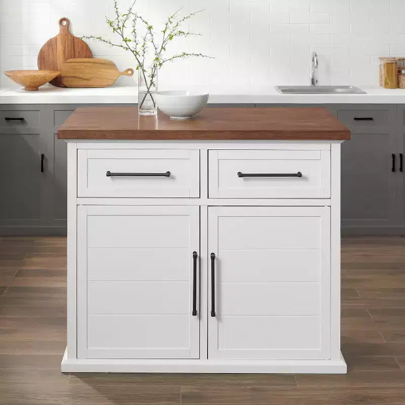 Îlot de cuisine Crosley Bartlett en bois, dessus blanc/noyer : style traditionnel, étagères réglables, chariot de rangement