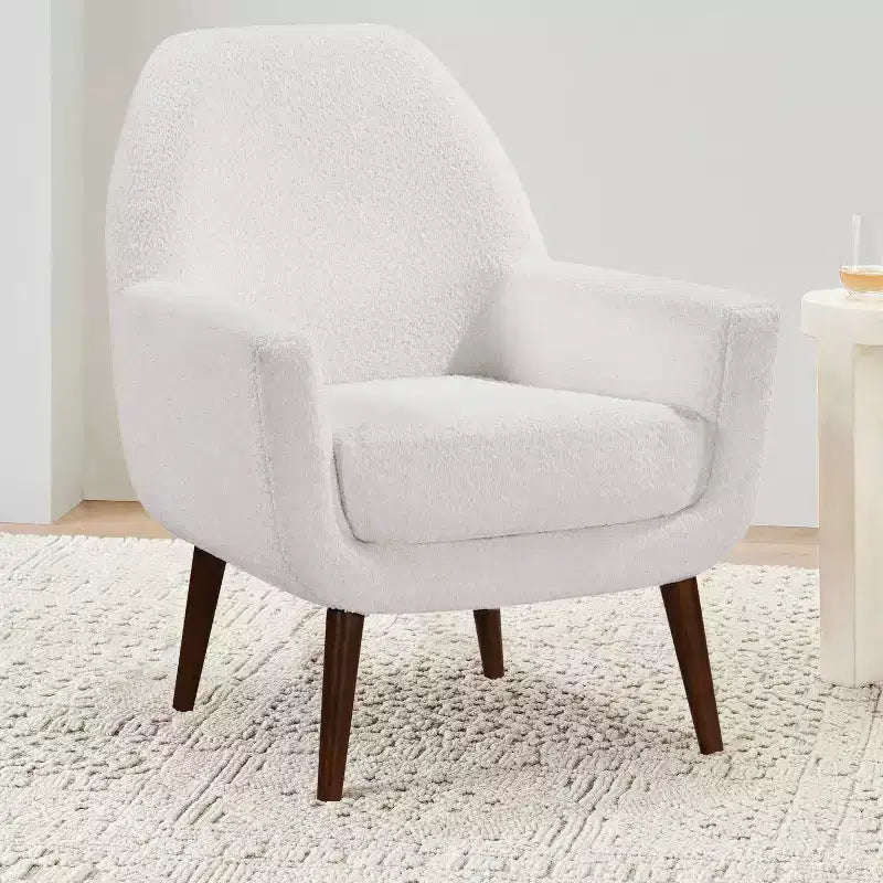 Fauteuil bouclé de style Mid-century Polaris Comfort Pointe blanc : Coussins déhoussables, cadre en bois, capacité de 136 kg, chambre et salon