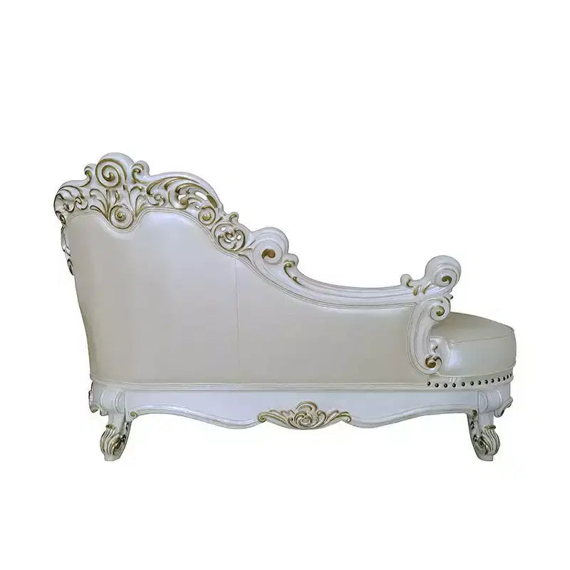 Chaise longue Vendome 81 po en similicuir et finition perle antique – Acme Furniture
