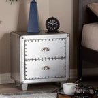 Table de chevet en métal Davet à 2 tiroirs Baxton Studio Argent : style moderne du milieu du siècle, cadre en panneaux de particules