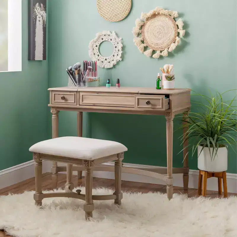 Ensemble de coiffeuse Cyndi en bois lavé traditionnel avec tabouret et rangement, siège rembourré beige - Linon
