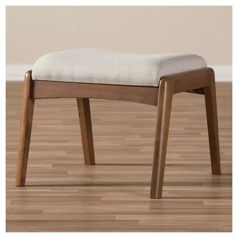 Pouffe Roxy en bois et tissu d'inspiration Mid-Century, beige clair/noyer - Baxton Studio