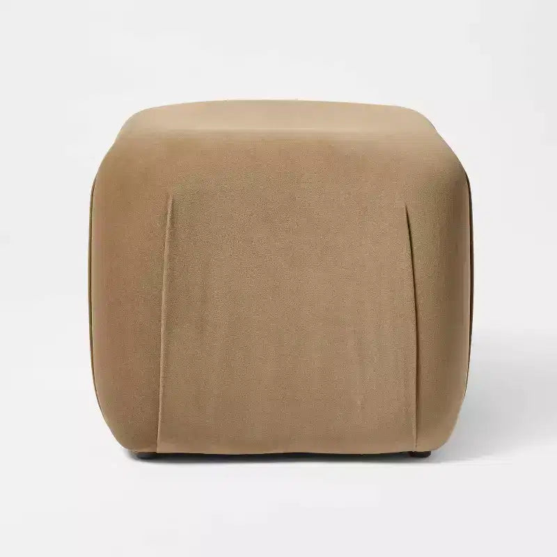 Pouf carré en velours marron clair - Threshold™ conçu avec Studio McGee