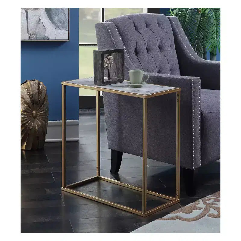 Table d'appoint Gold Coast en faux marbre : Élégance victorienne, design épuré - Breighton Home
