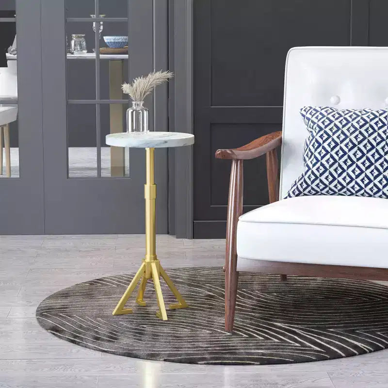 Table d'appoint Augustus marbre blanc - ZM Home : Cadre rond moderne en fer, finition dorée, 55,88 cm de hauteur, 27,94 cm de largeur, capacité de 20,41 kg