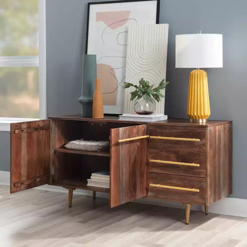Console de rangement moderne Adair de 58 pouces en bois massif, poignées dorées, 2 portes, 3 tiroirs, couleur marron - Powell : Table d'entrée en acacia avec quincaillerie en fer