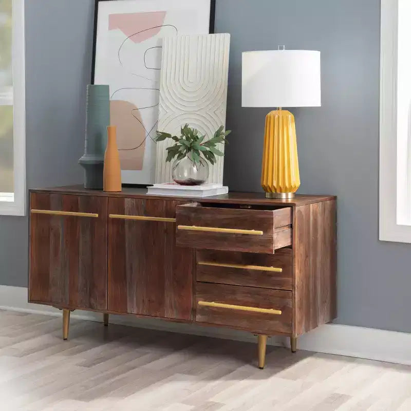 Console de rangement moderne Adair de 58 pouces en bois massif, poignées dorées, 2 portes, 3 tiroirs, couleur marron - Powell : Table d'entrée en acacia avec quincaillerie en fer