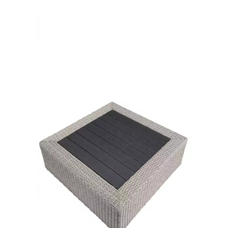 Table basse Salena 33" en tissu beige/osier gris - Acme Furniture : cadre carré en aluminium pour extérieur